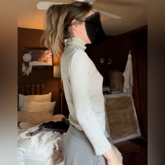Brandy Melville Turtleneck grey ribbed knit sweater / long sleeve top - Picture 3 of 5